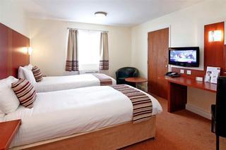 Mercure Swindon East Hotel And Spa Exterior foto